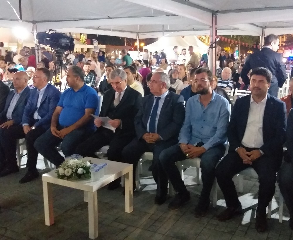 SUBÜ Rektörü Sarıbıyık, riskli binalarda oturulmaması çağrısında bulundu 