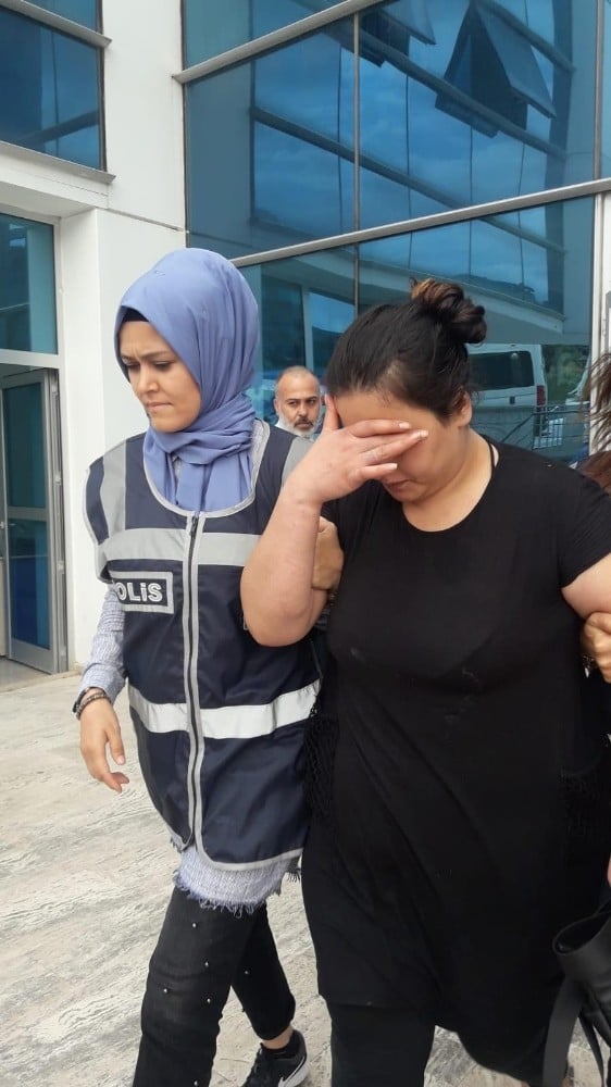 Suç makinesi kadın mangal başında parmak arası terlikleriyle yakalandı 