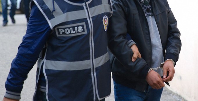 Suç makinesi sahte kimlikle yakalandı