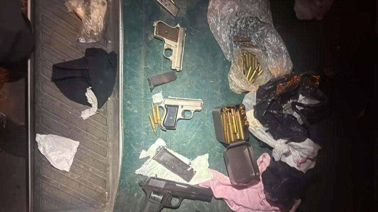 Suç örgütlerine büyük darbe! Kargo araçlarına silah zulası