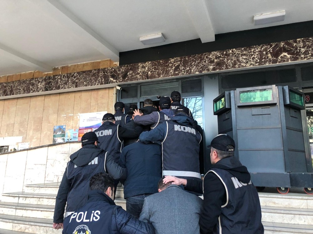 Suç örgütü operasyonunda yakalanan 11 kişi tutuklandı 