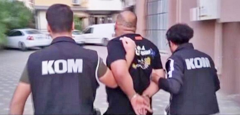 Suçlular sert kayaya çarptı: YERLİ KAYA çığ gibi ezip geçiyor
