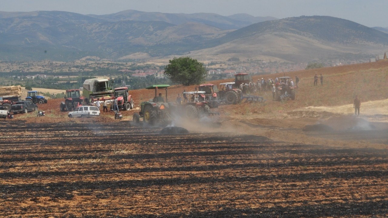 Sücüllü Köyü’nde 100 Dönüm Arazide Yangın
