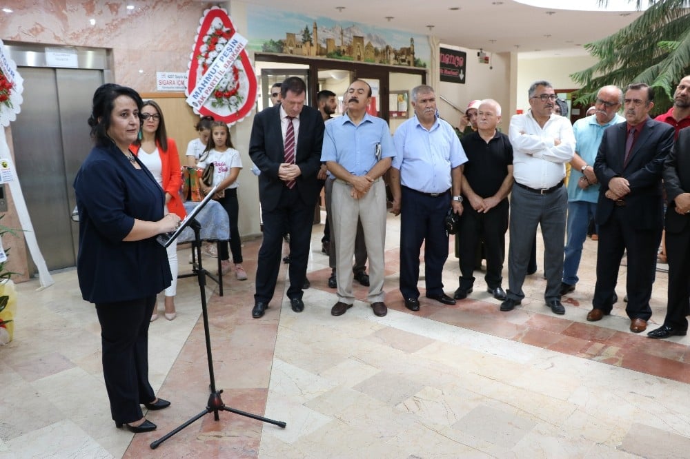 ‘Sudaki Damlaların Huzuru’ isimli Ebru sergisi açıldı 