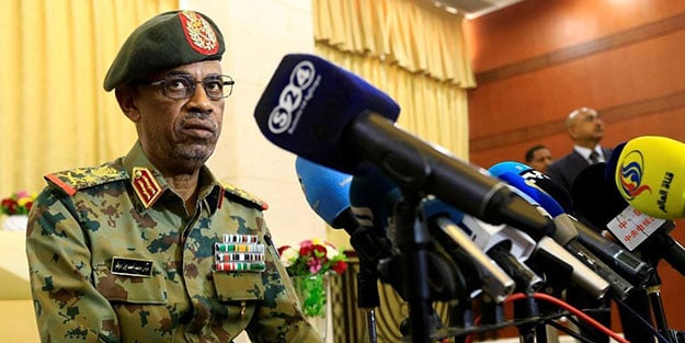 Sudan'da flaş gelişme! Darbeci görevi bıraktı