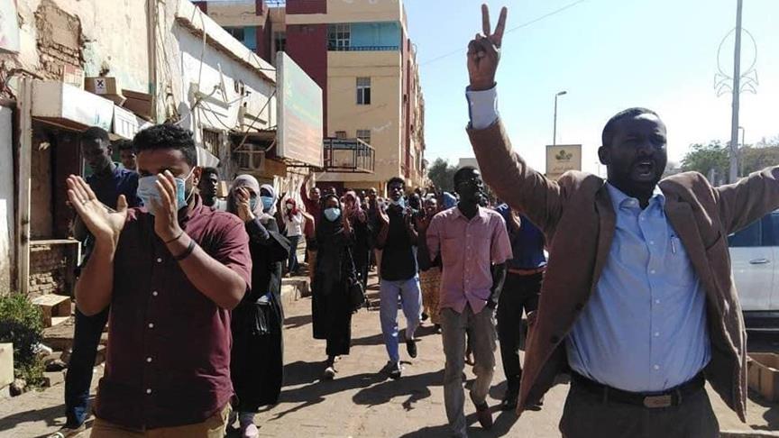 Sudan'da gösteriler sürüyor