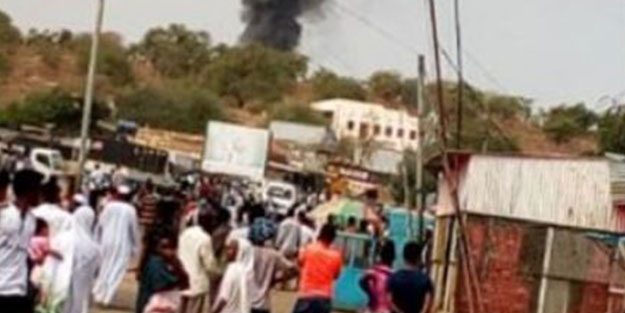 Sudan'da hükümet yetkililerini taşıyan uçak düştü: Ölüler var