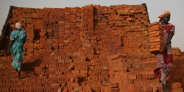 12 saat çalışıp 1,4 dolar para kazanıyorlar