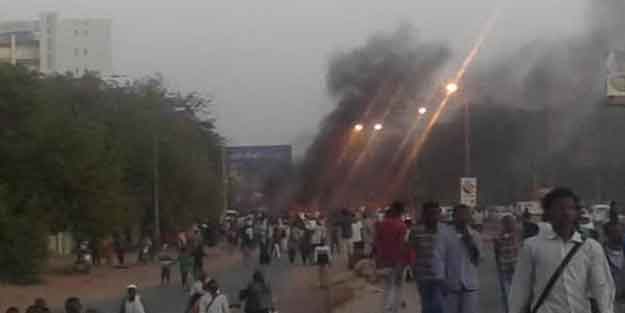 Sudan'da protestolar büyüyor! 19 ölü 397 yaralı