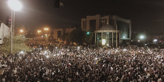 Sudan karıştı! Ordu karargahına girdiler
