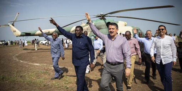 Sudan'da Türk heyetine Erdoğan sloganlı karşılama