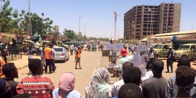 Sudan'daki yağmalama olaylarından Türkler de etkilendi