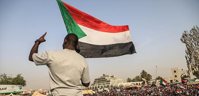 Sudan'da üst düzey yöneticiler tutuklandı