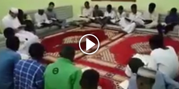 Sudanlı gençlerlerden kahraman askerlerimize dua! - VİDEO