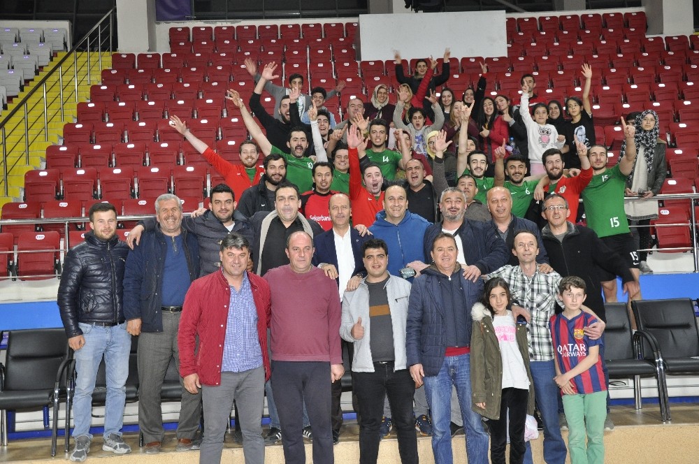 Şuhut Belediye Hisarspor Büyük Erkekler Voleybol İl Şampiyonu oldu 