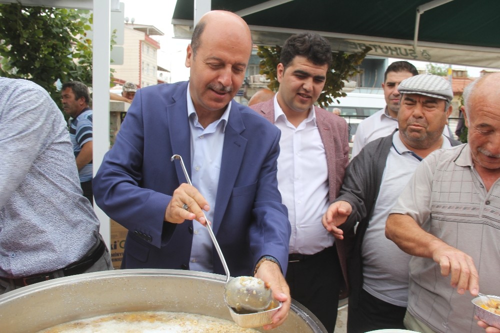 Şuhut Belediyesinden Geleneksel 11. Aşure İkramı 