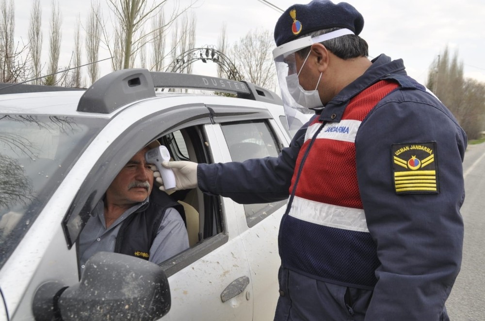 Şuhut jandarmasından 4 noktada Korona virüs denetimi 
