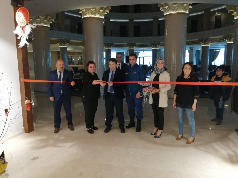 Şuhutlu kursiyerler el emeği eserlerini sergiledi 