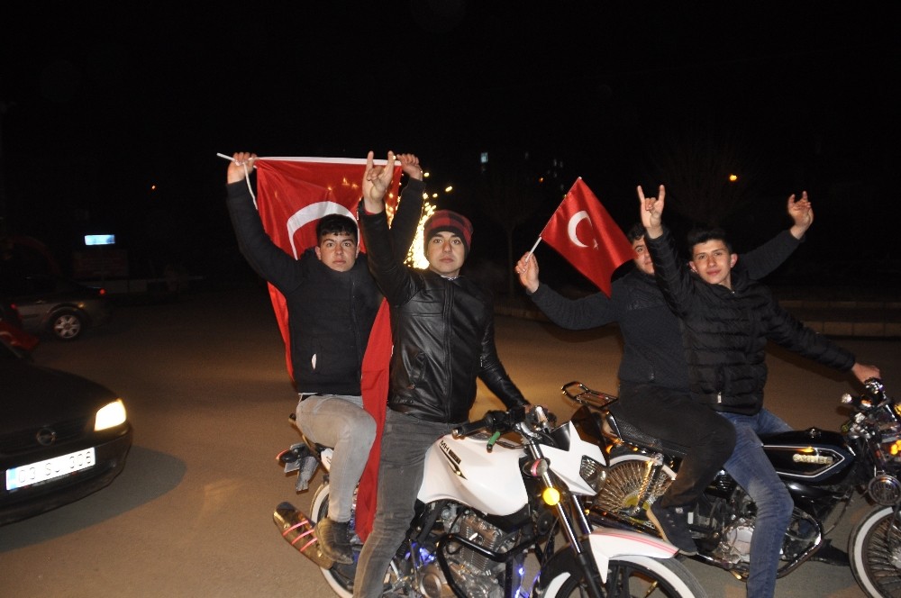 Şuhutlu vatandaşlardan Mehmetçiğe konvoylu destek 