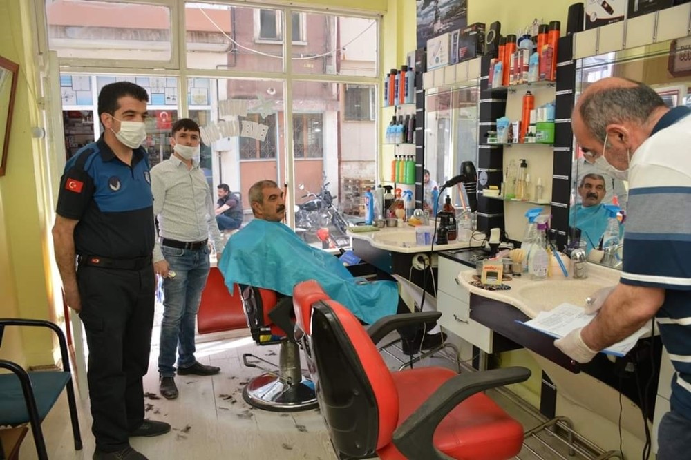 Şuhut’ta berber ve kuaförlere korona virüs denetimi 