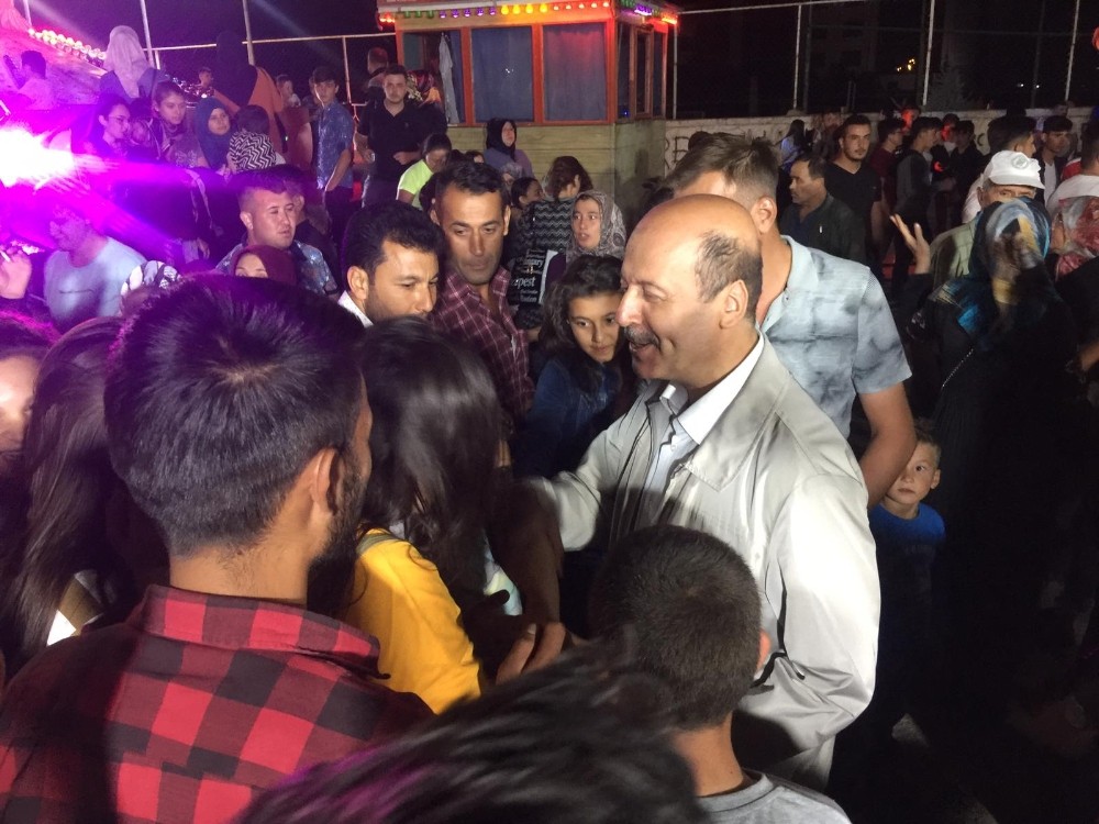 Şuhut’ta kurulan lunaparka yoğun ilgi 