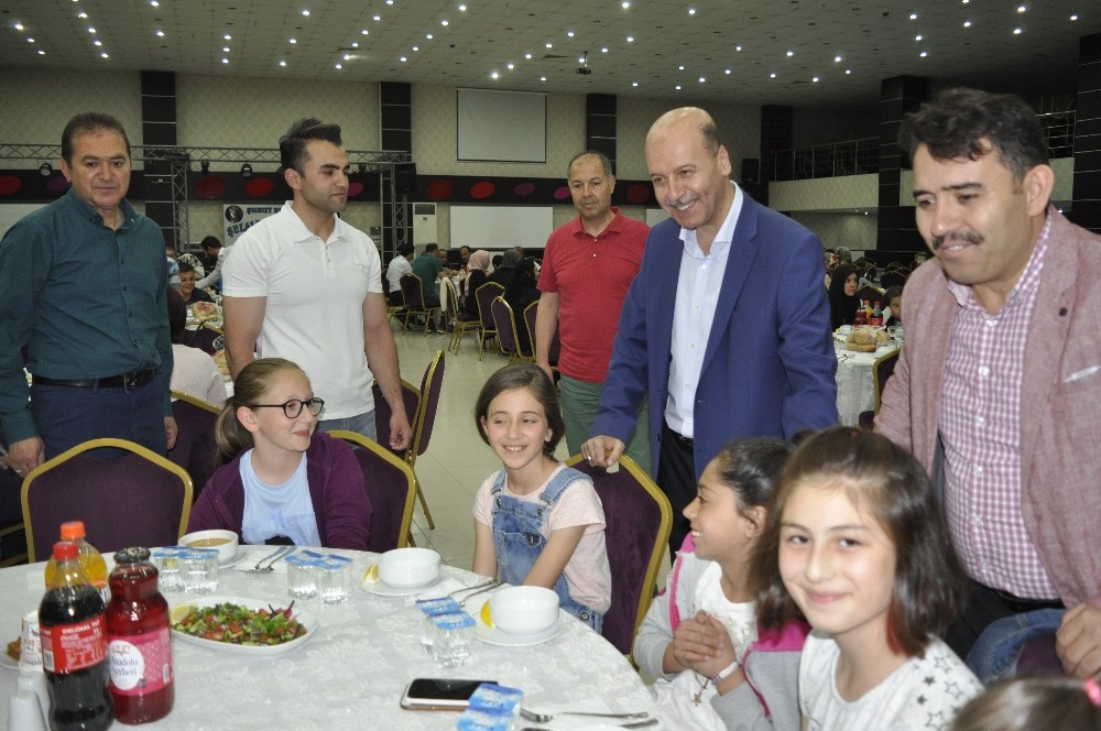 Şuhut’ta minik sporculara iftar verildi 