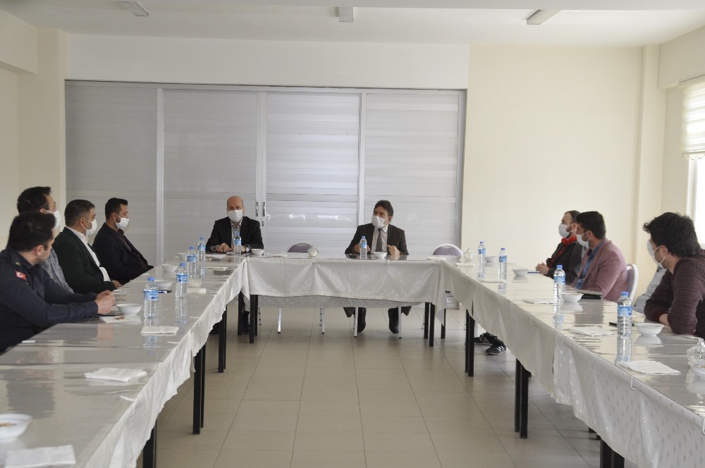 Şuhut’ta siyasi ilçe başkanlarının katılımı ile korona virüs toplantısı 