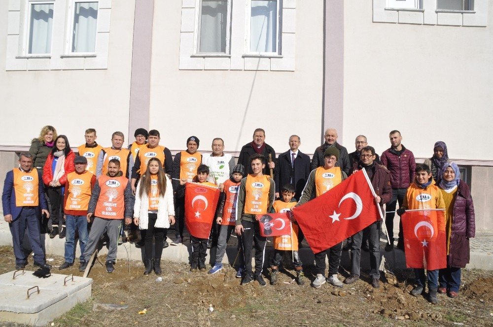 Şuhut’ta ’Toprak Dede’ fidan dikilerek anıldı 