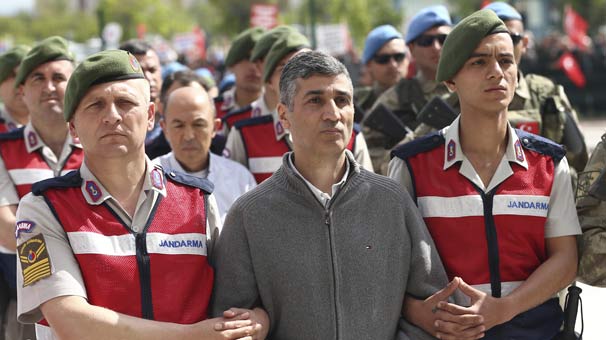 Adil Öksüz için o iki ismi işaret etti!