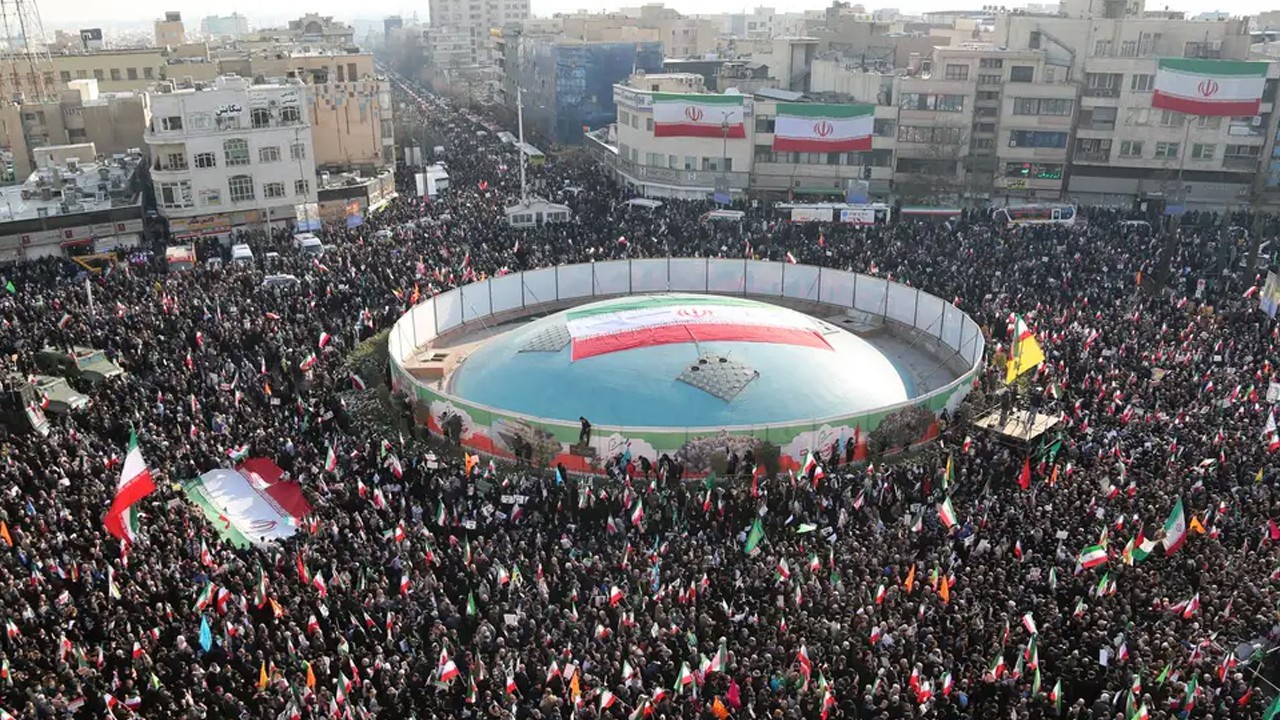 İran'la ilgili çarpıcı iddia: Yıl bitmeden Hamaney'e suikast olacak