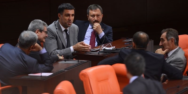 Şükür hangi partiye geçiyor? Herkesi şaşırttı