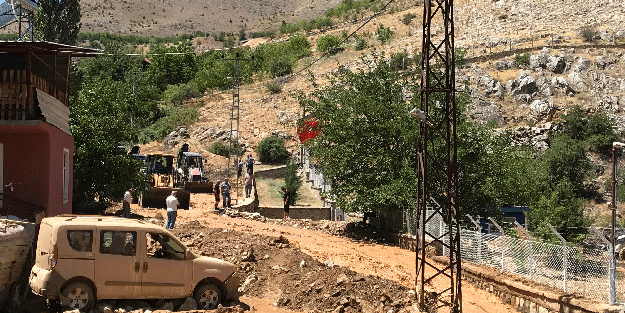 Sulama kanalı blokları 2 kişinin üzerine devrildi! Ekipler anında müdahale etti