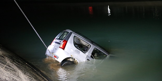 Sulama kanalına düşen araçta 3 kişinin cesedine ulaşıldı
