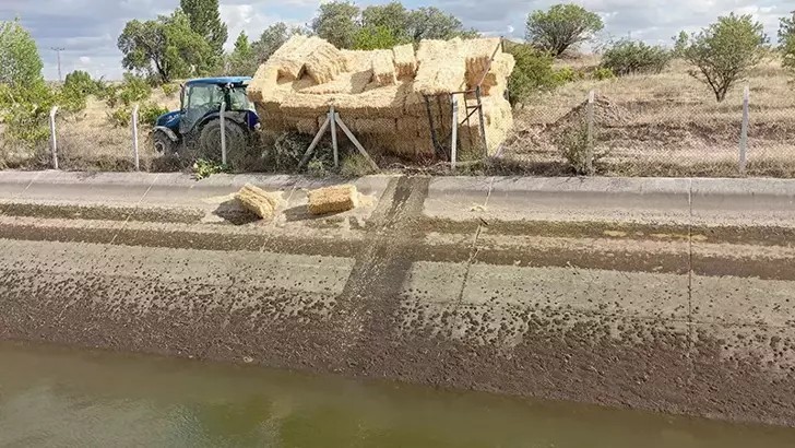 Sulama kanalında can pazarı! Römork içindeki işçilerle beraber kanala devrildi