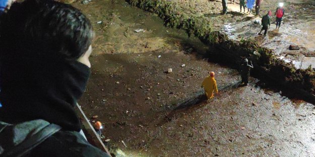 Sular altında kalan Şanlıurfa'da arama çalışmaları sürüyor