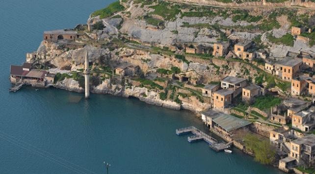 Sular altında kalan 