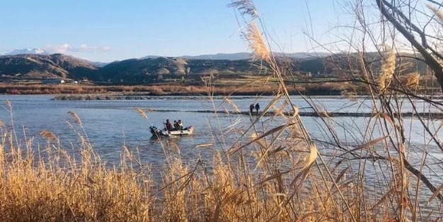 Suların yükselmesiyle 6 kişi adacıkta mahsur kaldı