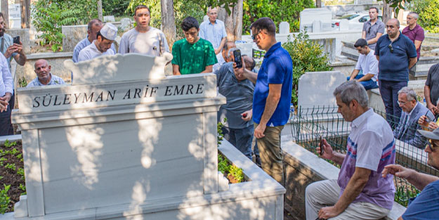 Süleyman Arif Emre dualarla anıldı