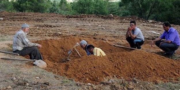 Süleyman Demirel'in kabri hazırlanıyor