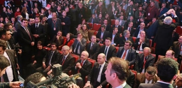 Bakan DİSK kurulunu terk etti
