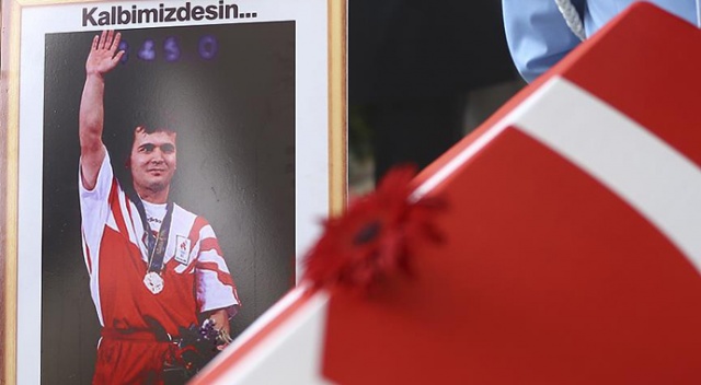 Süleymanoğlu'nun adı caddeye verildi