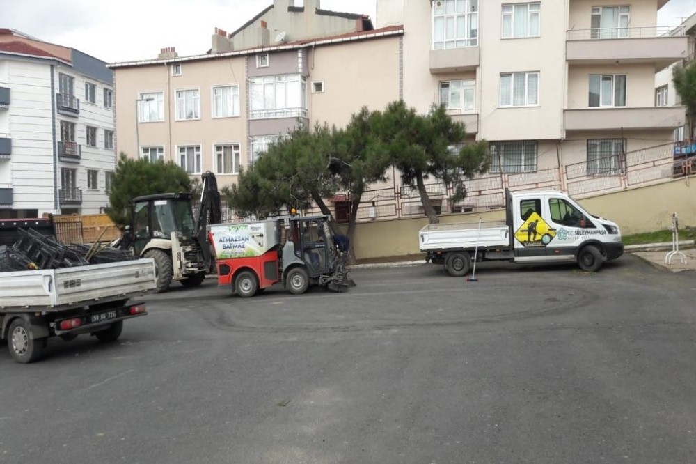 Süleymanpaşa Belediyesi okul bahçelerini de temizliyor 