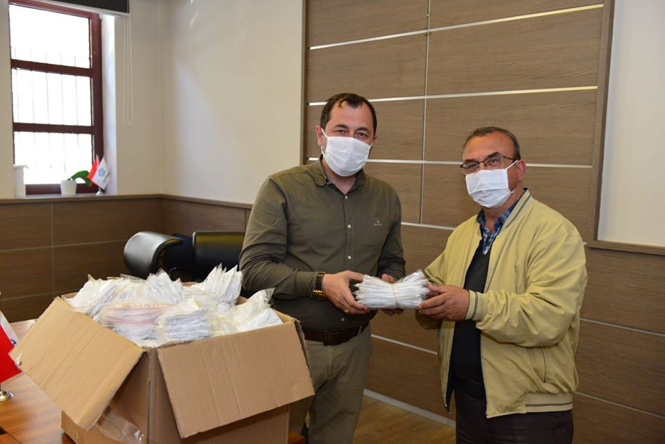 Süleymanpaşa Belediyesi ürettiği maskeleri muhtarlıklara dağıtmaya başladı 