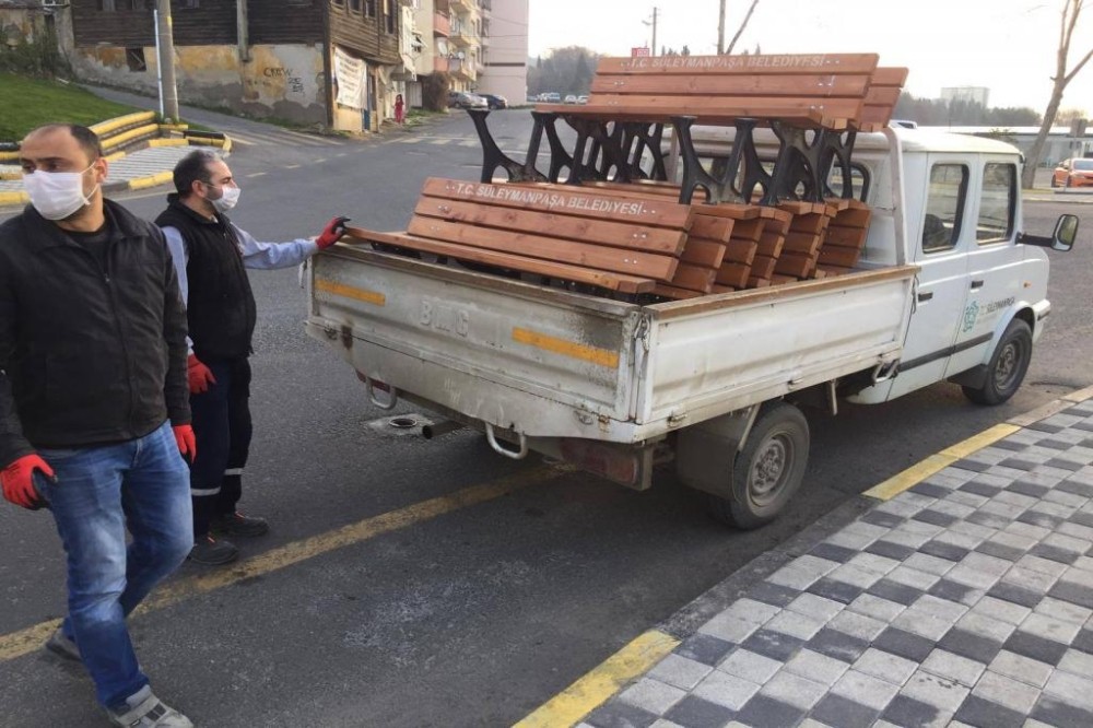 Süleymanpaşa’da tüm banklar kaldırıldı 