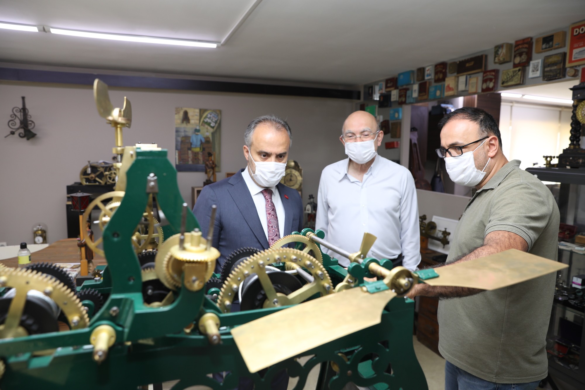 Kuledeki 400 kiloluk asırlık saat, ilk günkü gibi çalışmaya başladı