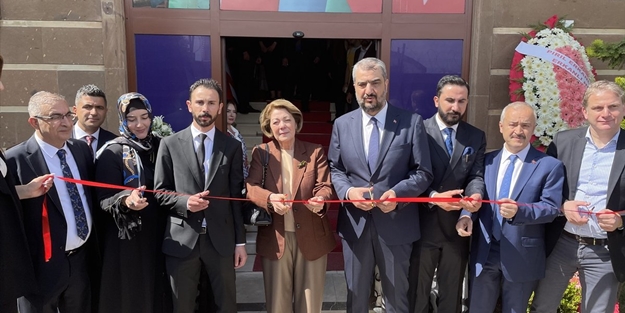 Sultan Abdülhamit'in torunu Mediha Osmanoğlu, vakıf binası açılışına katıldı