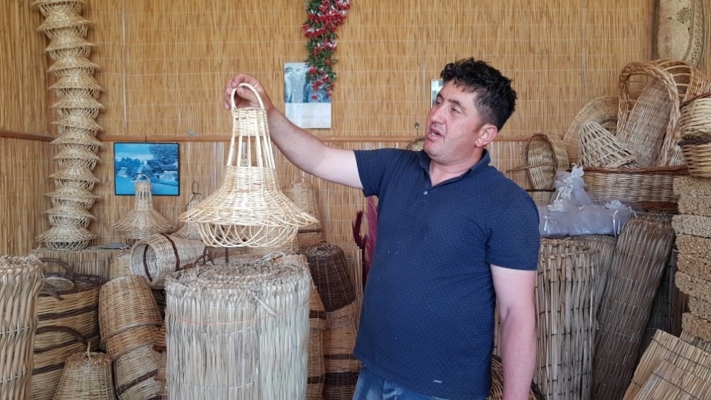 Sultan Sazlığı’ndan kesilen kamışlardan yapılan ürünler Avrupa’ya gidiyor 