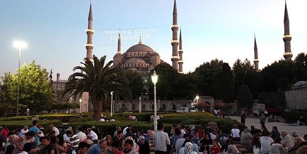 Sultanahmet'te dev sofra