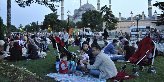 Sultanahmet'te iftar bir başkadır