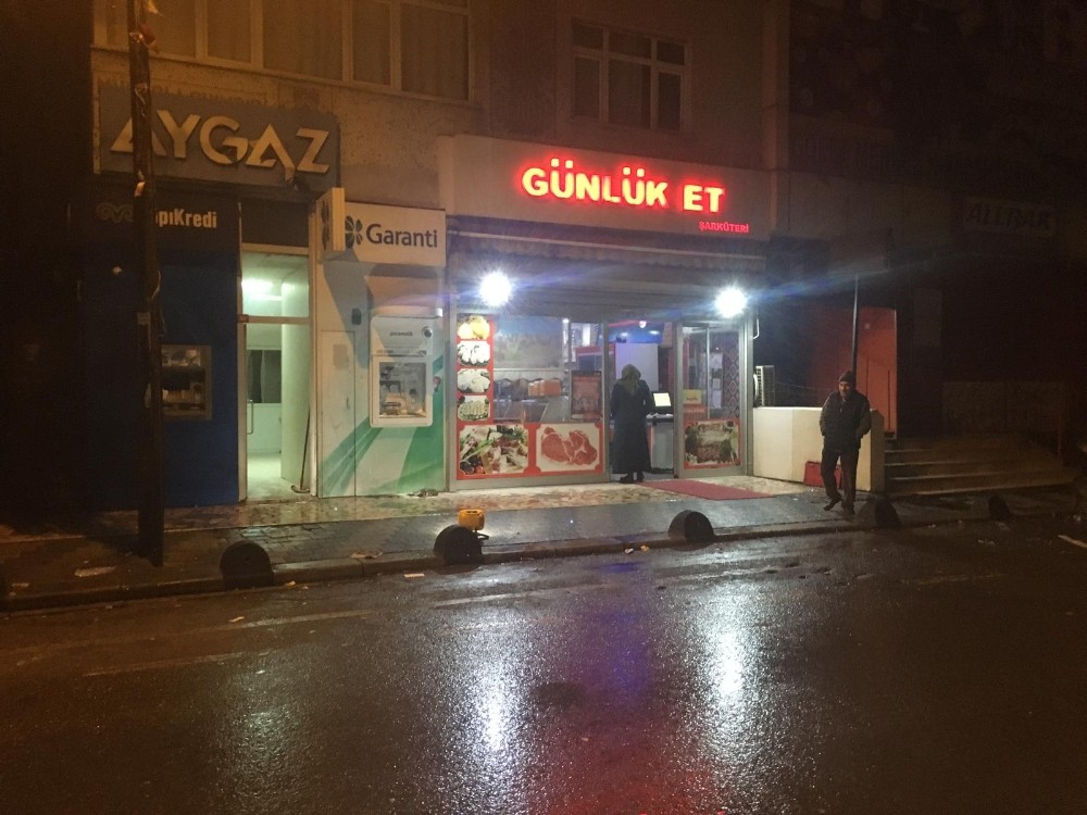 Sultanbeyli’de 3 ATM ateşe verildi 